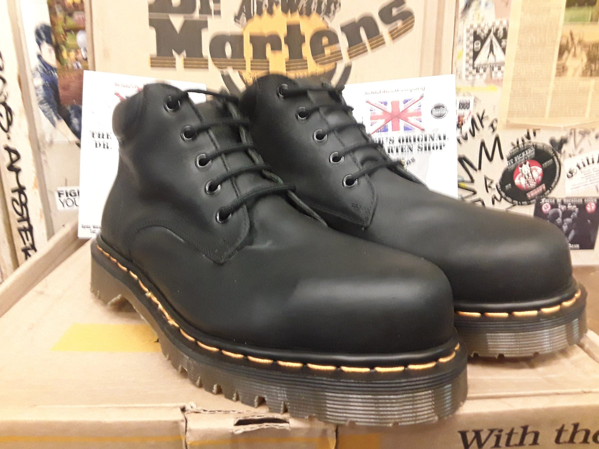 DOC MARTENS • US SIZE 5 • store UK SIZE 4 •