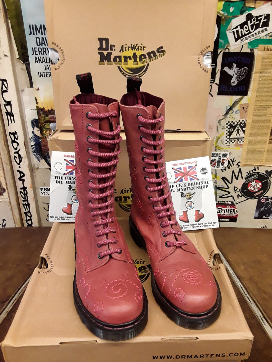 Dr Martens Le Voodoo Size UK8 Red 14 Hole Boots Patterned Boots