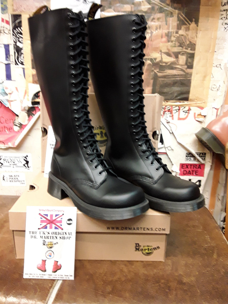 Dr martens 2024 historia 32