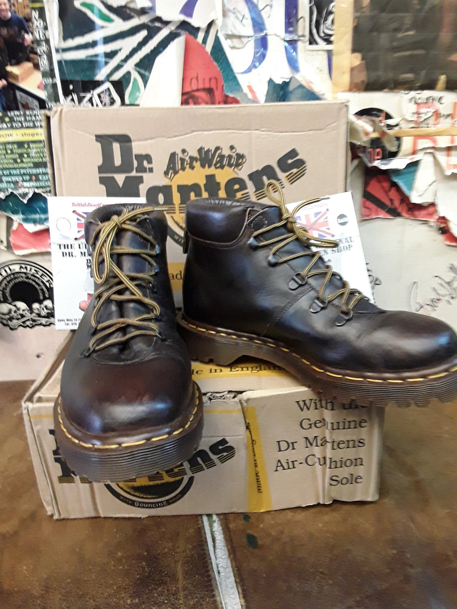 Dr martens hiking outlet shoes