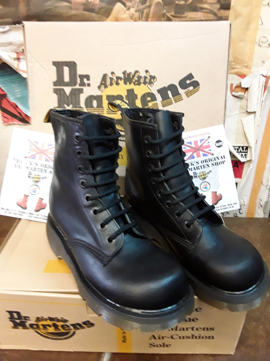 Dr Martens 8304 Black 8 Hole Made in England Club Sole Size 4