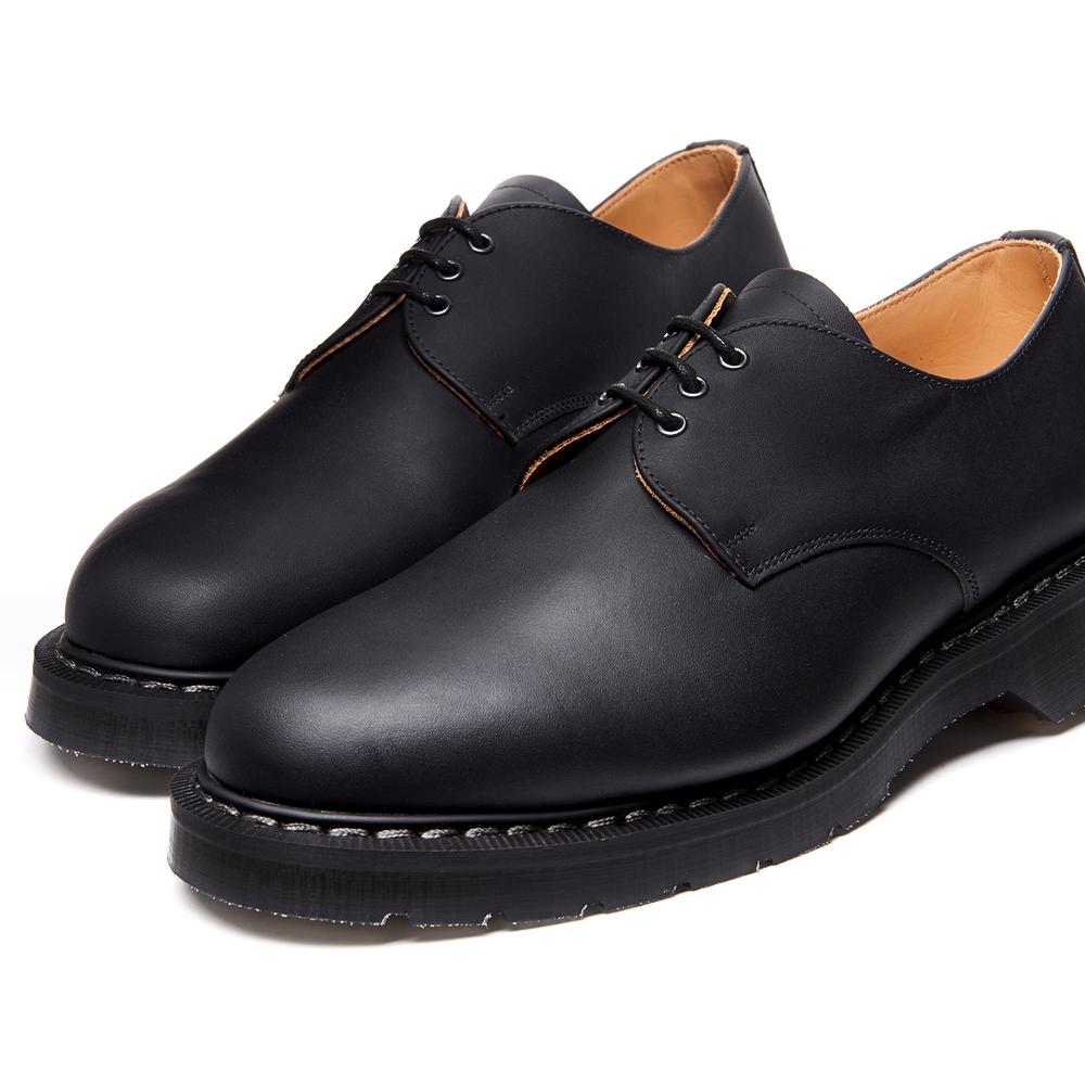 SOLOVAIR - BLACK GREASY LEATHER SHOE (3 EYELET)