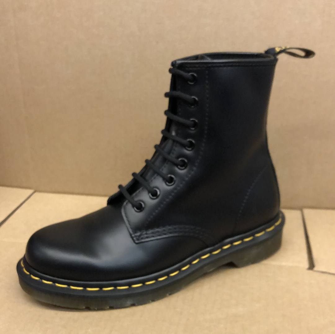 DR MARTENS - BLACK LEATHER BOOT 1460 (8 EYELET)