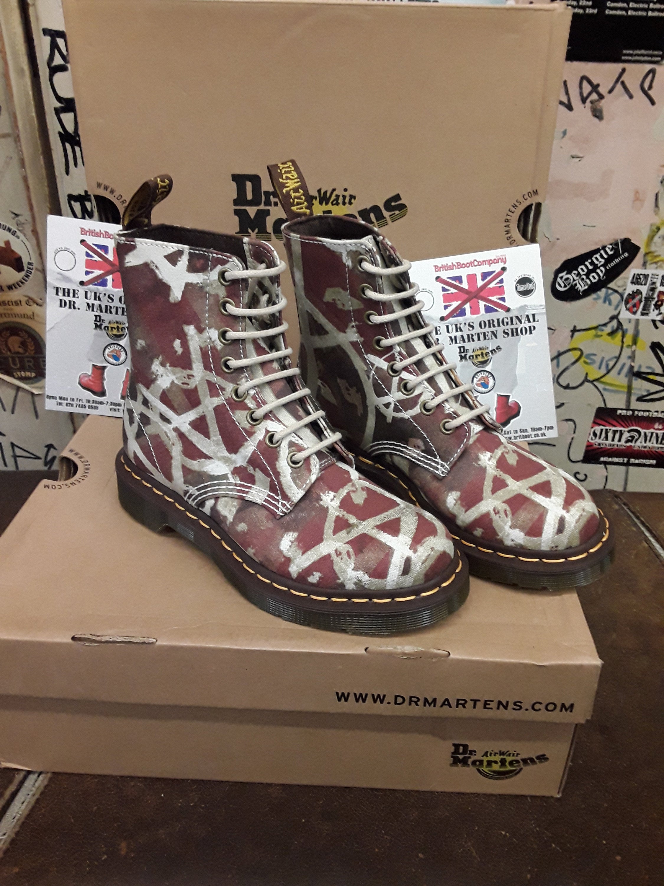 Union jack best sale doc martens canada