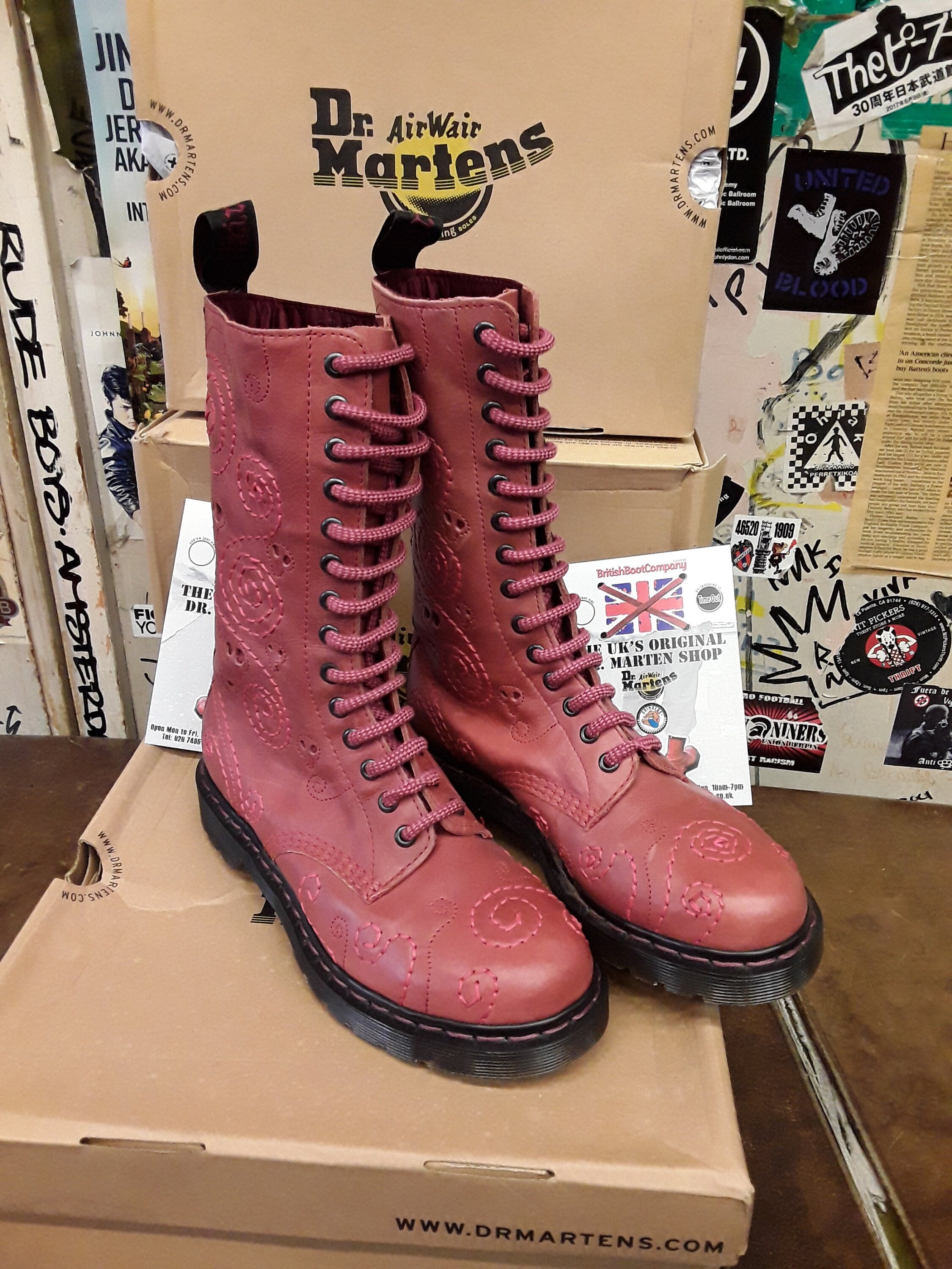 Dr Martens Le Voodoo Red 14 Hole Size 6