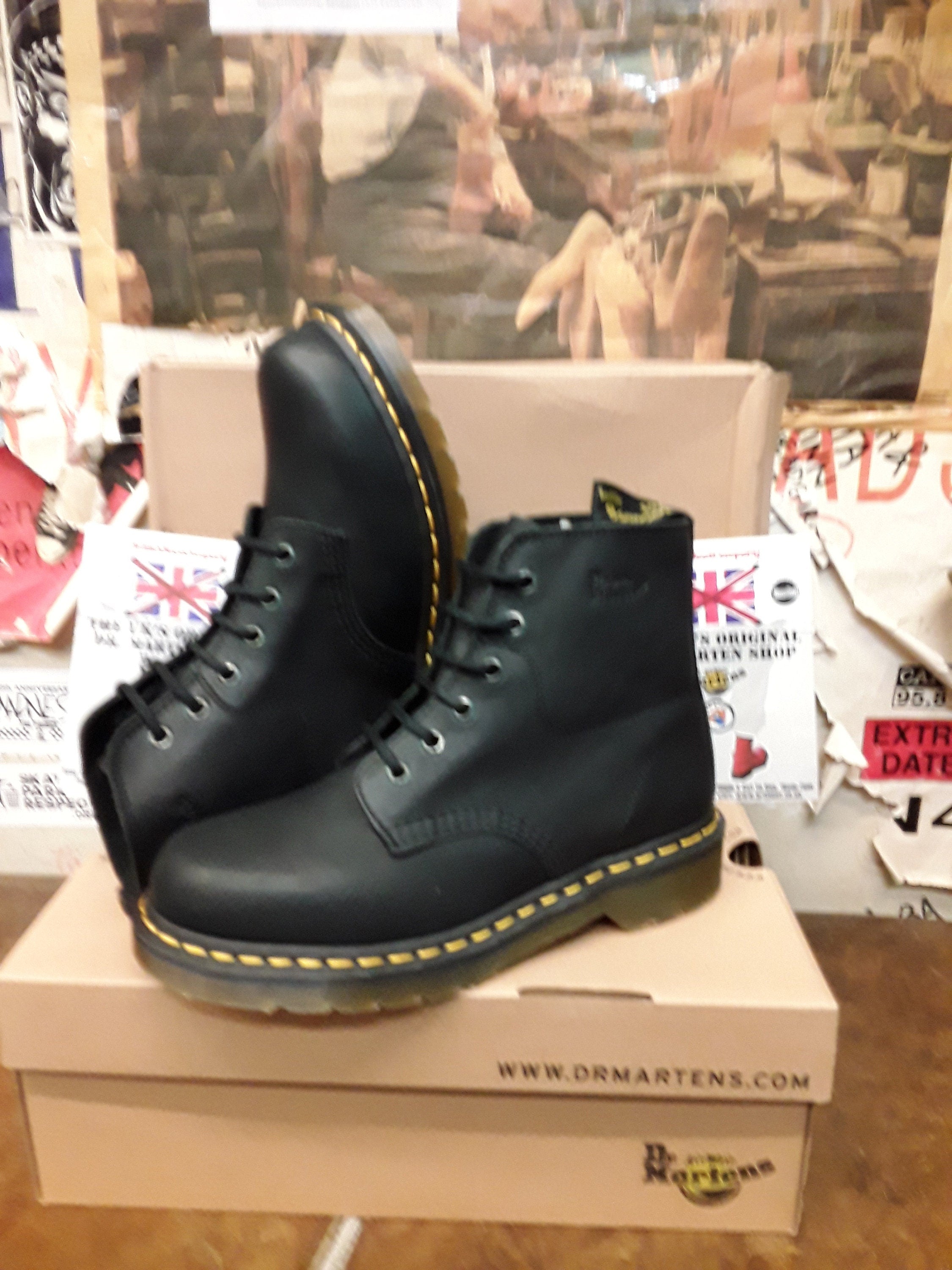 Dr Martens 8175 Black Waxy 6 Hole Size 6